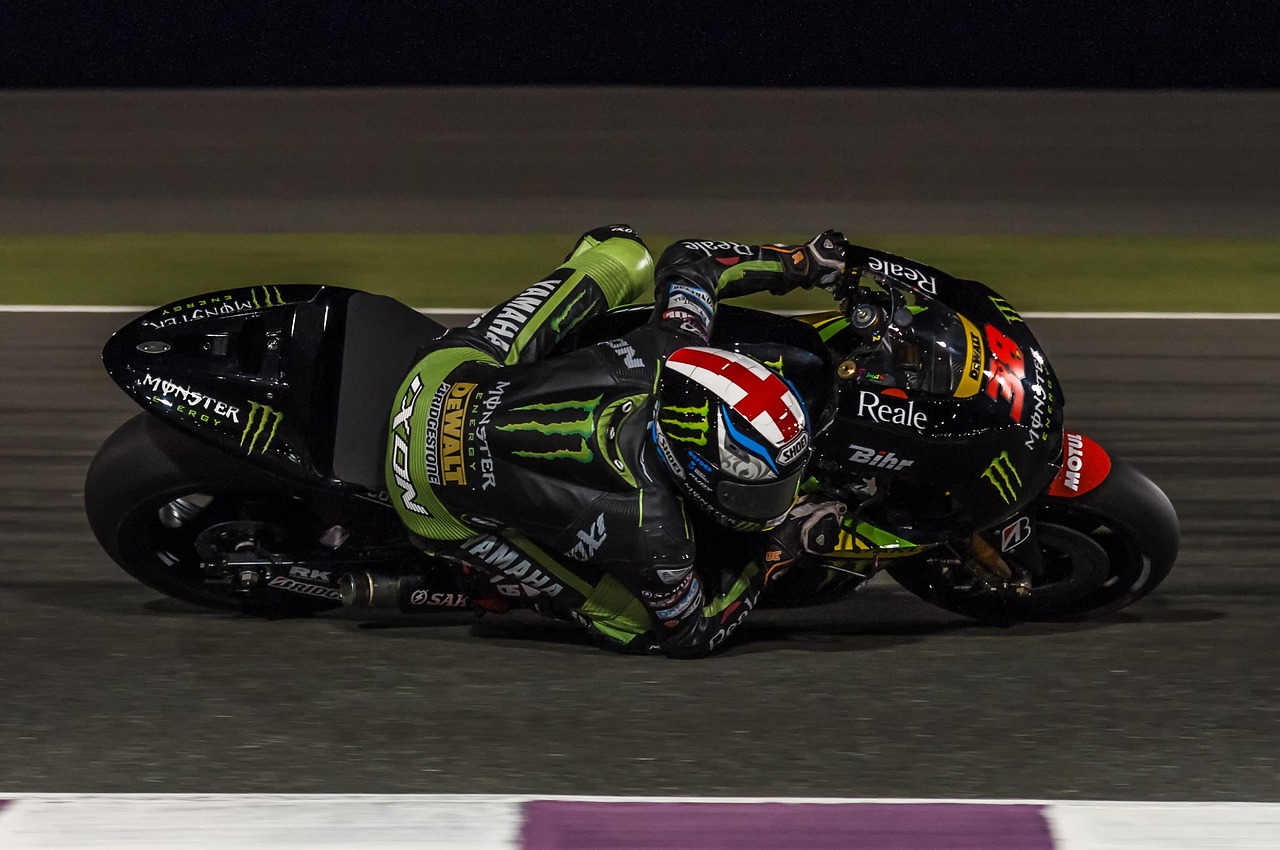 Le MotoGP face à une empreinte carbone excessive et aux illusions du greenwashing : un échec dans la transition écologique
