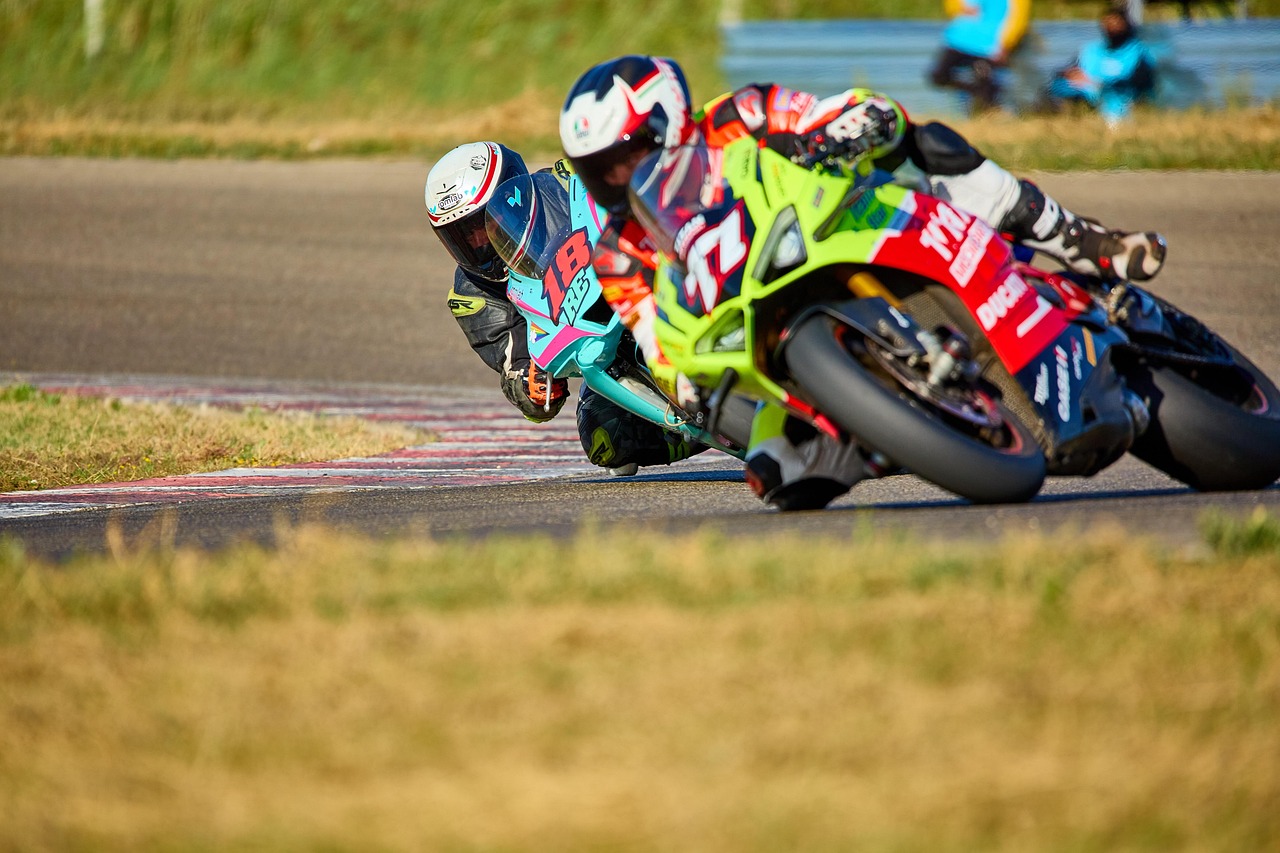 découvrez l'univers fascinant du motogp : de l'adrénaline des courses aux performances des pilotes, plongez dans les coulisses de la compétition de moto la plus prestigieuse au monde.