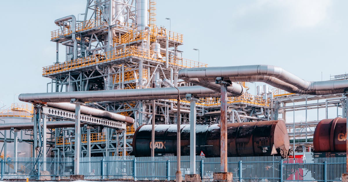 découvrez les ressources pétrolières, leur importance économique et environnementale, ainsi que les enjeux liés à leur exploitation et à la transition énergétique. un aperçu des réserves mondiales et des innovations pour un avenir durable.